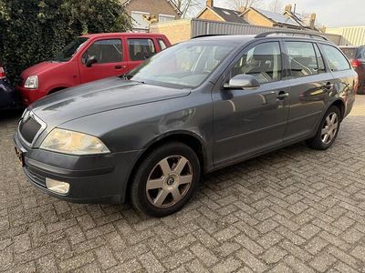 Grijs (metallic) Occasion 2006 Skoda Octavia Elegance Stationwagen | € 1.250