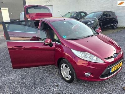 Rood (metallic) Occasion 2009 Ford Fiesta Ghia Hatchback | € 3.599 (Goede deal)