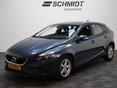 Blauw (metallic) Gebruikt 2016 Volvo V40 Hatchback | € 14.995 (Eerlijke prijs)