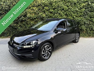 Zwart Gebruikt 2018 VW Golf VII Highline Hatchback | € 15.499 (Eerlijke prijs)