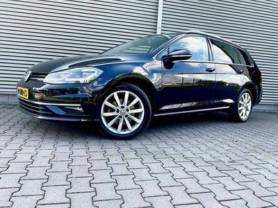 Zwart Occasion 2020 VW Golf VII Highline Stationwagen | € 20.250 (Goede deal)