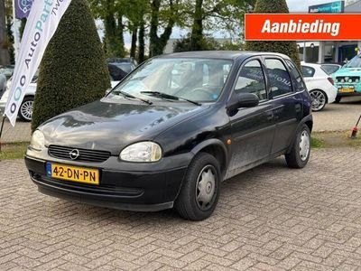 tweedehands Opel Corsa 1.2I-16V STRADA * APK 11-2024 * AIRCO / TREKHAAK *MEENEEMPRIJS*