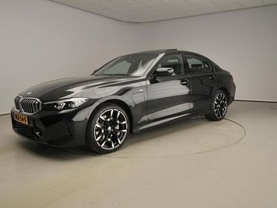 Zwart Occasion 2025 BMW 330 M Sport Sedan | € 47.900 (Goede deal)