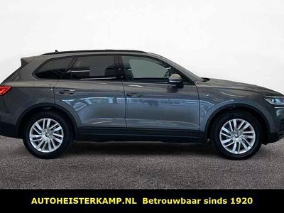 Grijs (metallic) Occasion 2025 VW Touareg SUV | € 64.950 (Iets duurder)