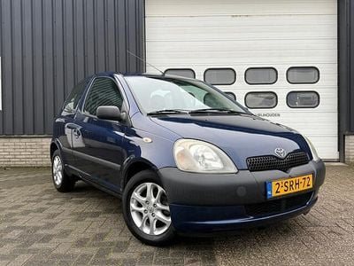 Blauw Gebruikt 2003 Toyota Yaris Hatchback | € 1.850 (Eerlijke prijs)