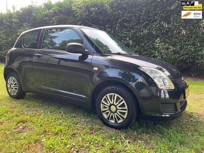 Zwart Gebruikt 2009 Suzuki Swift Hatchback | € 2.699 (Eerlijke prijs)