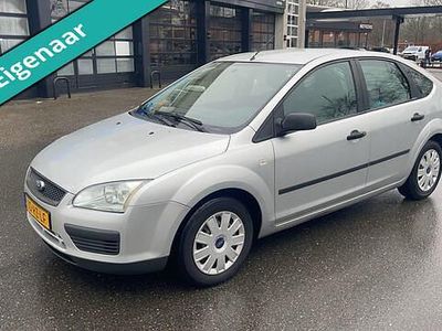 Occasion Ford Focus 101 PK (74 kW) 2005 Grijs Hatchback