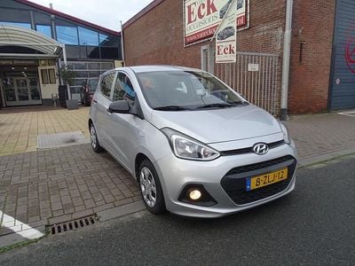 Grijs Gebruikt 2015 Hyundai i10 Hatchback | € 5.750 (Eerlijke prijs)