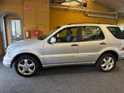 Mercedes 320