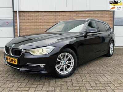 tweedehands BMW 318 3-SERIE Touring d Upgrade Edition LEDER/NAVI/PANO !!!