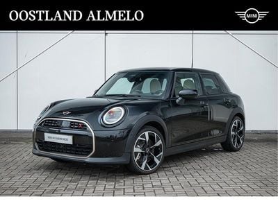 Zwart Gebruikt 2024 Mini Cooper S Favoured Hatchback | € 39.950 (Eerlijke prijs)