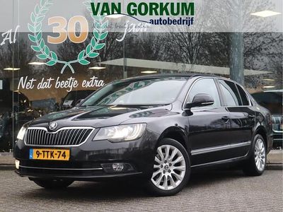 Occasion Skoda Superb Business Line 127 PK (93 kW) 2014 Zwart (metallic) Hatchback