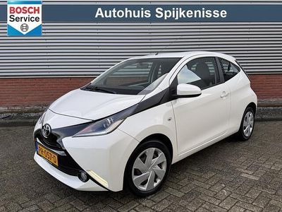 Occasion Toyota Aygo X-play 69 PK (50 kW) 2017 Wit Hatchback