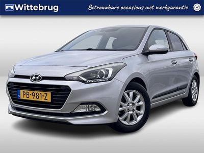 Grijs (metallic) Gebruikt 2017 Hyundai i20 GO! Hatchback | € 11.425 (Eerlijke prijs)