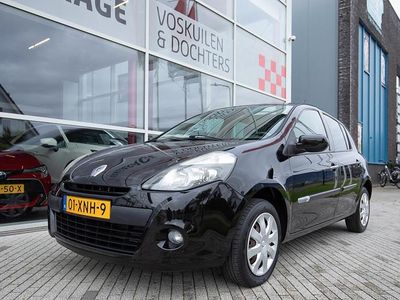 Zwart Gebruikt 2012 Renault Clio R.S. Authentique Hatchback | € 6.450 (Duur)