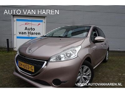 Grijs (metallic) Gebruikt 2015 Peugeot 208 Style Hatchback | € 6.450 (Eerlijke prijs)