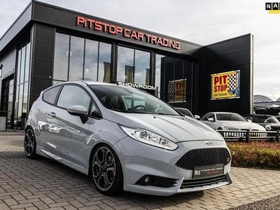 Grijs Gebruikt 2016 Ford Fiesta ST200 Hatchback | € 18.750