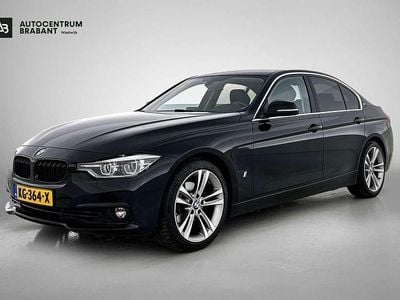 Zwart Gebruikt 2016 BMW 330e Executive Sedan | € 13.995 (Eerlijke prijs)