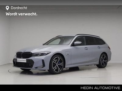 Grijs (metallic) Occasion 2025 BMW 330e M Sport Stationwagen | € 49.895 (Goede deal)