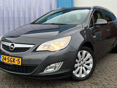 Grijs, metallic lak Occasion 2011 Opel Astra Cosmo Stationwagen | € 3.750 (Duur)