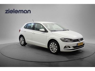 Wit Occasion 2018 VW Polo Highline Hatchback | € 11.845 (Goede deal)