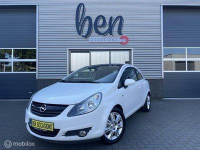 tweedehands Opel Corsa 1.4-16V White Edition