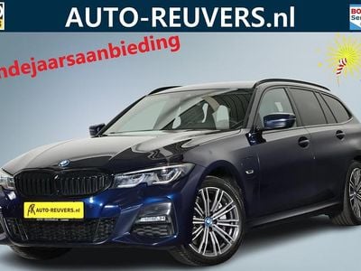 Blauw (metallic) Gebruikt 2022 BMW 330e M Sport Stationwagen | € 33.900 (Goede deal)