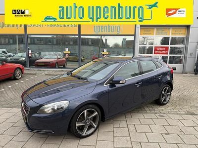 Blauw Gebruikt 2014 Volvo V40 Summum Hatchback | € 11.950 (Eerlijke prijs)