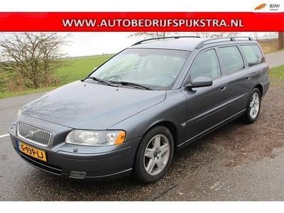 Grijs (metallic) Gebruikt 2006 Volvo V70 Momentum Stationwagen | € 999