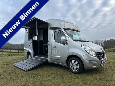 Zilver Gebruikt 2016 Renault Master Van | € 37.500