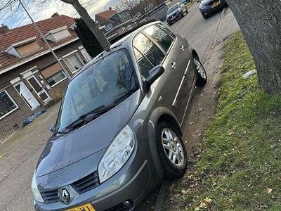 Grijs Gebruikt 2005 Renault Scénic II Luxe MPV | € 800 (Eerlijke prijs)