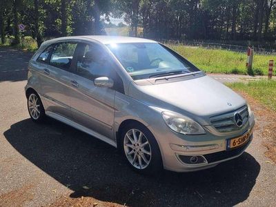 Mercedes B200