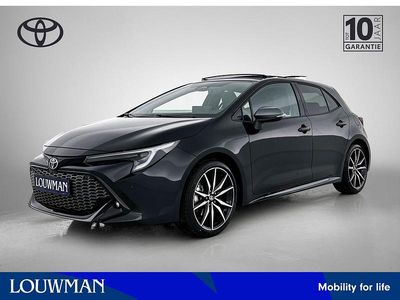 Zwart, metallic lak Occasion 2025 Toyota Corolla Hybrid Plus Hatchback | € 41.140 (Eerlijke prijs)