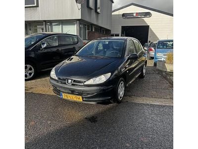 Zwart Gebruikt 2003 Peugeot 206 Hatchback | € 895 (Eerlijke prijs)