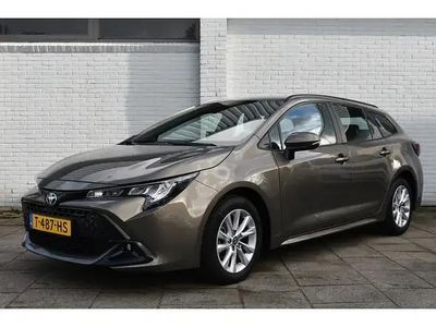 Bruin Gebruikt 2023 Toyota Corolla Active Stationwagen | € 24.999 (Eerlijke prijs)