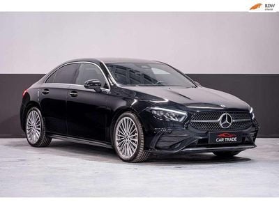 Zwart (metallic) Occasion 2024 Mercedes A200 AMG line Sedan | € 38.000 (Eerlijke prijs)