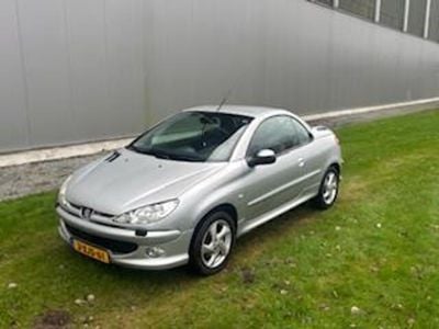 Grijs Gebruikt 2005 Peugeot 206 CC Cabriolet | € 2.290 (Eerlijke prijs)