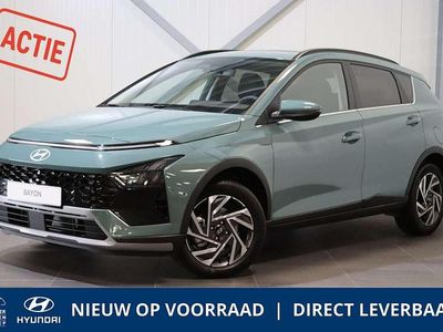 Groen, metallic lak Nieuw 2025 Hyundai Bayon Premium SUV | € 33.576 (Eerlijke prijs)