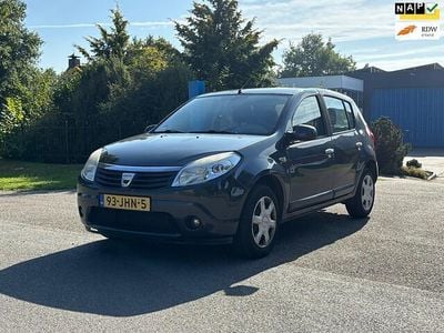 Grijs Gebruikt 2009 Dacia Sandero Lauréate Hatchback | € 999 (Eerlijke prijs)