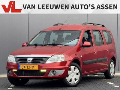 Rood Gebruikt 2009 Dacia Logan Lauréate MPV | € 2.448 (Eerlijke prijs)