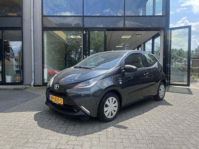 Grijs Occasion 2018 Toyota Aygo Hatchback | € 9.950 (Eerlijke prijs)
