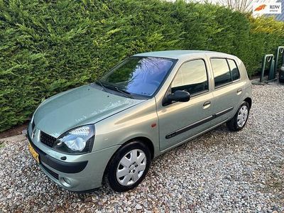 Groen Gebruikt 2002 Renault Clio II Hatchback | € 2.495 (Eerlijke prijs)
