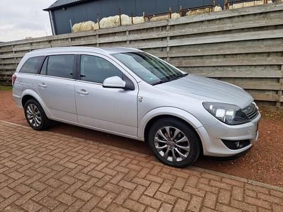 Grijs Gebruikt 2010 Opel Astra Cosmo Stationwagen | € 1.950 (Goede deal)