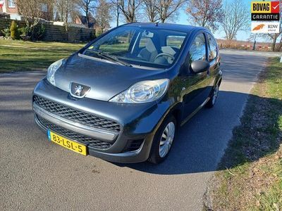 Occasion Peugeot 107 68 PK (50 kW) 2010 Grijs, metallic lak Hatchback