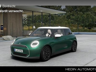 Occasion Mini Cooper Favoured 114 kW (156 PK) 2025 Groen (metallic) Hatchback