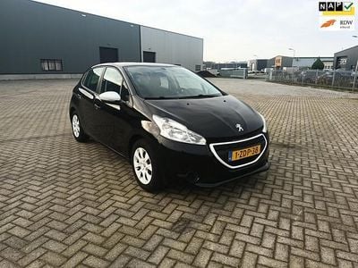 Zwart (metallic) Gebruikt 2015 Peugeot 208 Hatchback | € 5.495 (Eerlijke prijs)