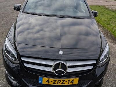 Zwart (metallic) Gebruikt 2015 Mercedes B180 Prestige MPV | € 15.500 (Super prijs)
