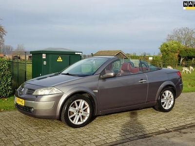 Grijs Gebruikt 2004 Renault Mégane Cabriolet Luxe Cabriolet | € 1.950 (Eerlijke prijs)