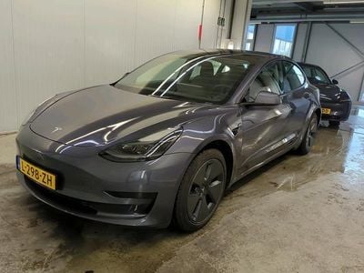 Grijs Gebruikt 2021 Tesla Model 3 Standard Range Sedan | € 23.400 (Eerlijke prijs)