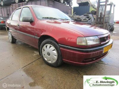 Rood Occasion 1995 Opel Vectra Hatchback | € 850
